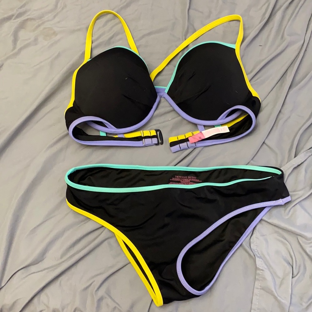 Victoria’s Secret bikini